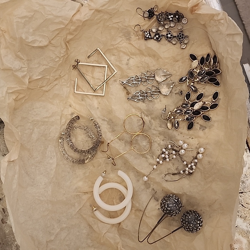 9 paira of earrings